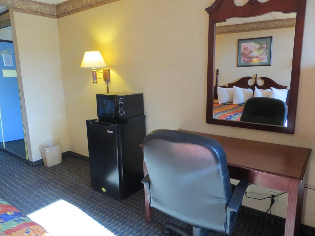 Eurotel Inn Мейтленд Экстерьер фото